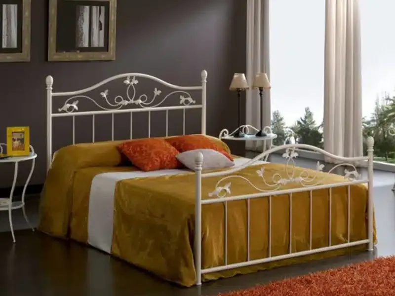 Cama fierro blanca con flores