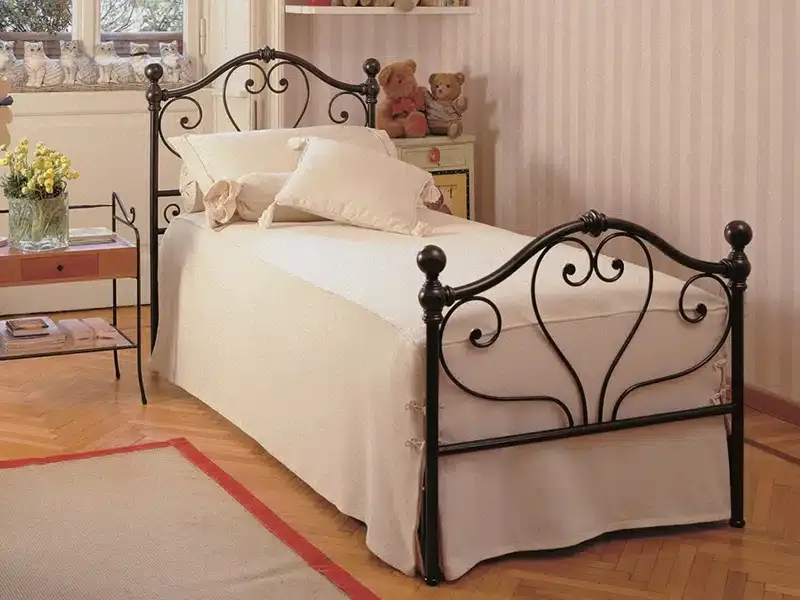 Cama fierro individual corazón