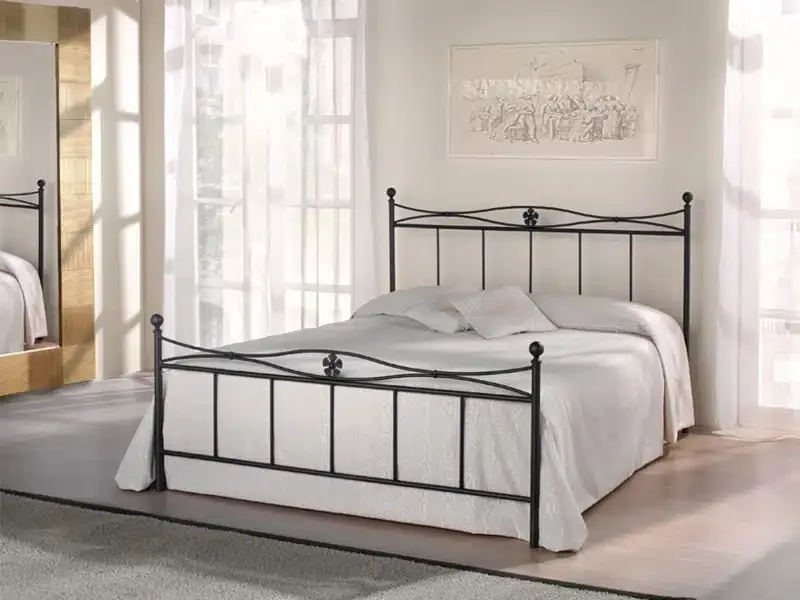 Cama fierro negro paneles