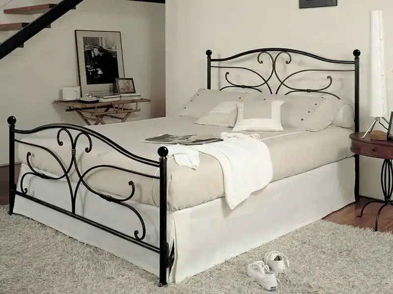 Cama fierro negro volutas con bola