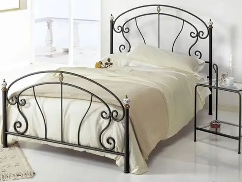 Cama fierro rulos con cerámica